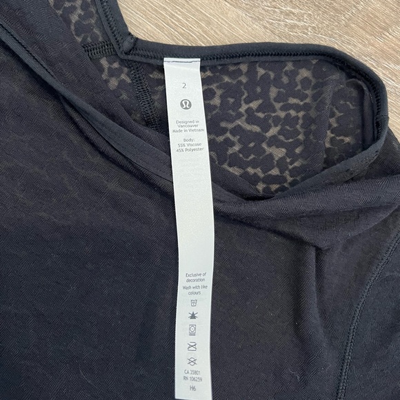 Lululemon back tie t-Shirt - Picture 3 of 5